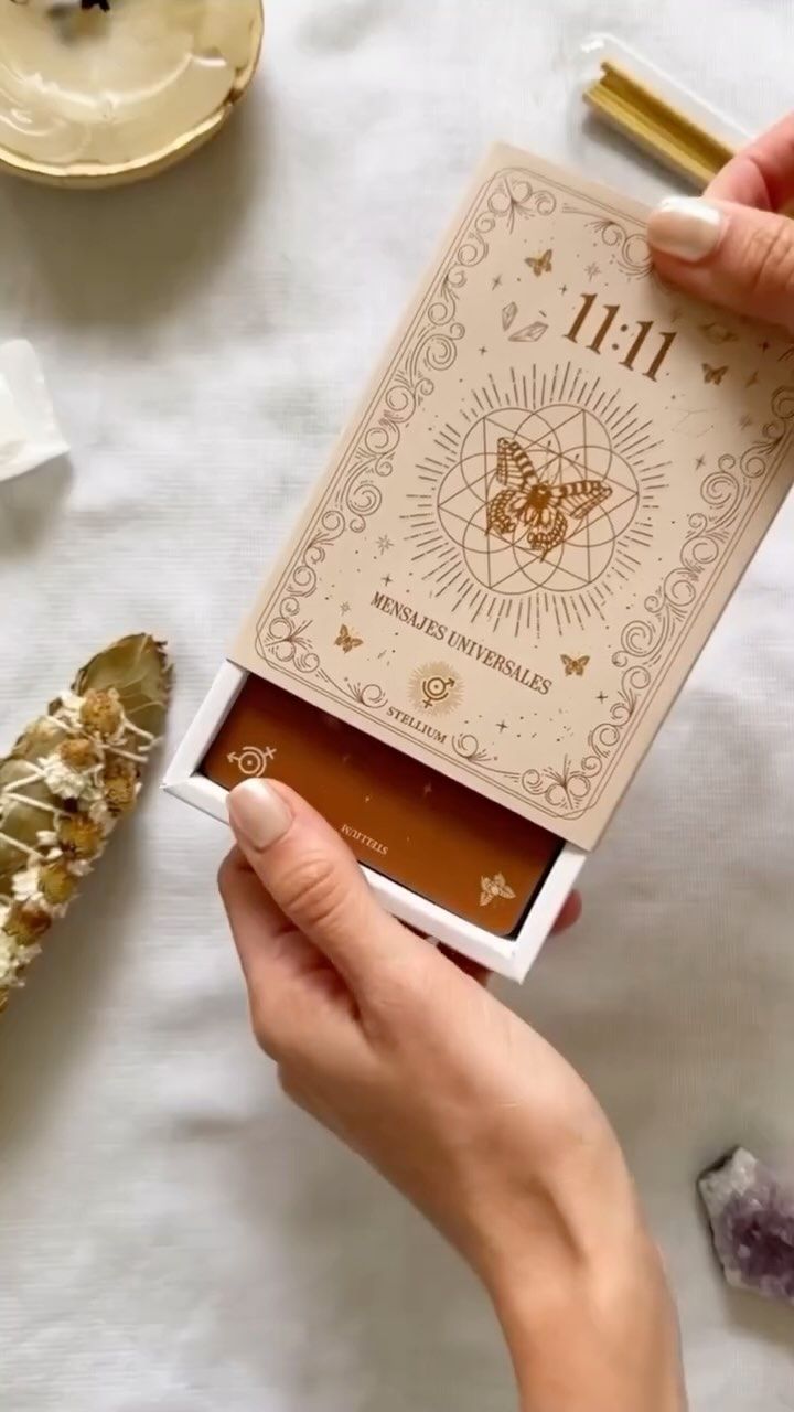 Pack Oráculo 11:11 Mensajes Universales + libro sincronexión,conexión con las señales del Universo, disponible en Venusina.