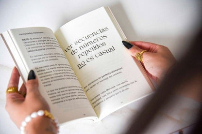 Libro Sincronexión 11:11 en español — guía para comprender la sincronicidad y los mensajes del Universo. Venusina.