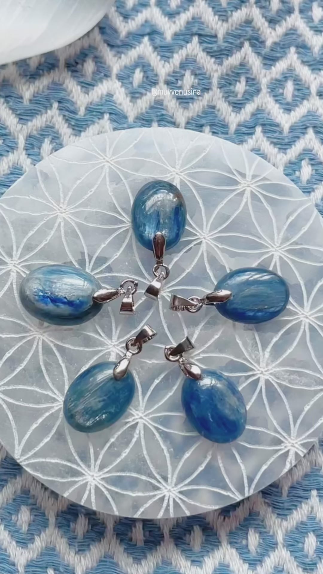 Video cianita azul 